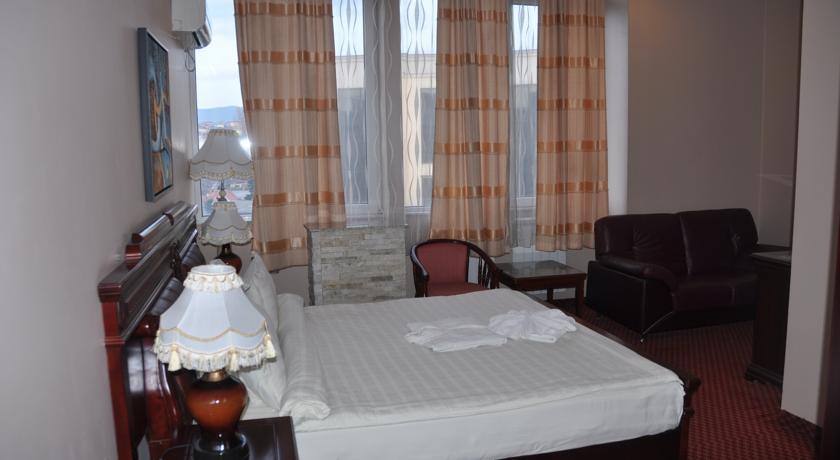 Hotel Royal Приштина Экстерьер фото