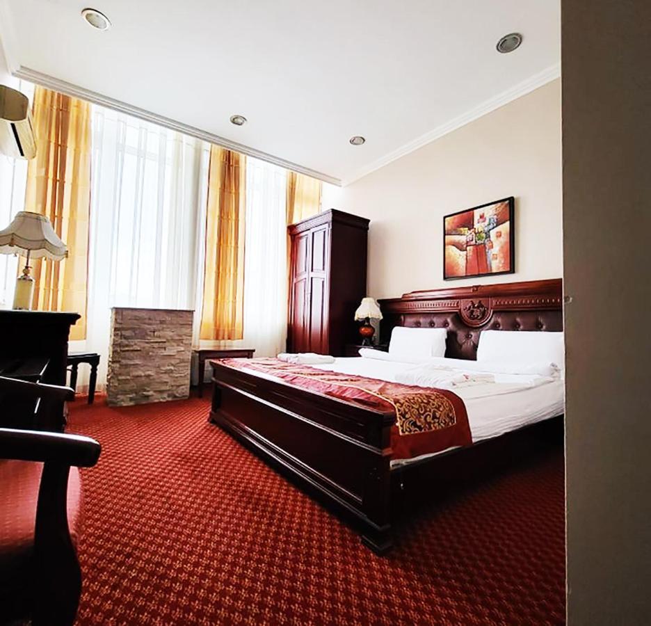 Hotel Royal Приштина Экстерьер фото