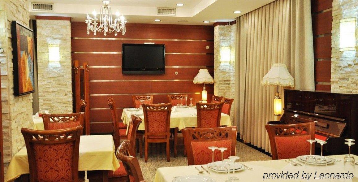 Hotel Royal Приштина Ресторан фото